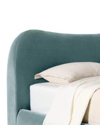 Avyelle Curved Upholstered Camel-Back Tide Bed